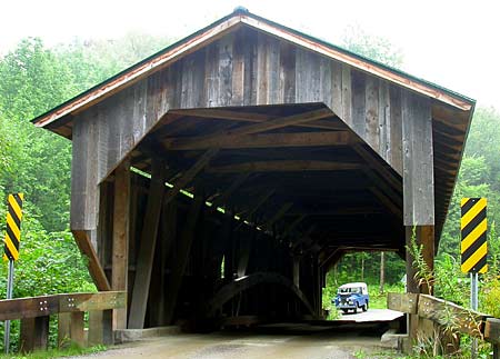 Land Rover & Covered Bridge in Vermont, USA